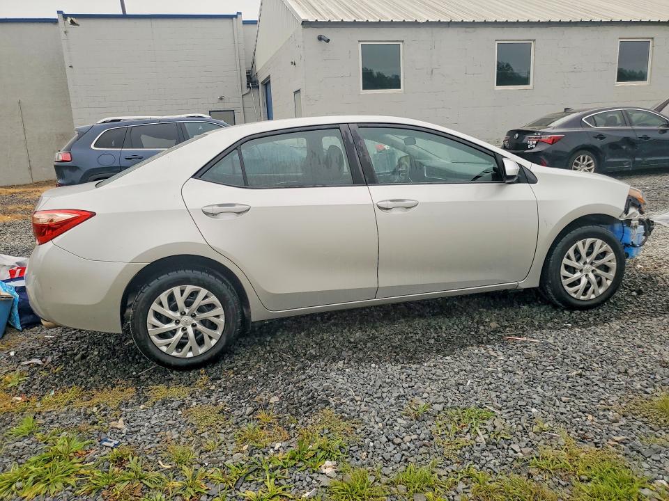 Photo 3 from auction – 2018 TOYOTA COROLLA with VIN 5YFBURHEXJP823317