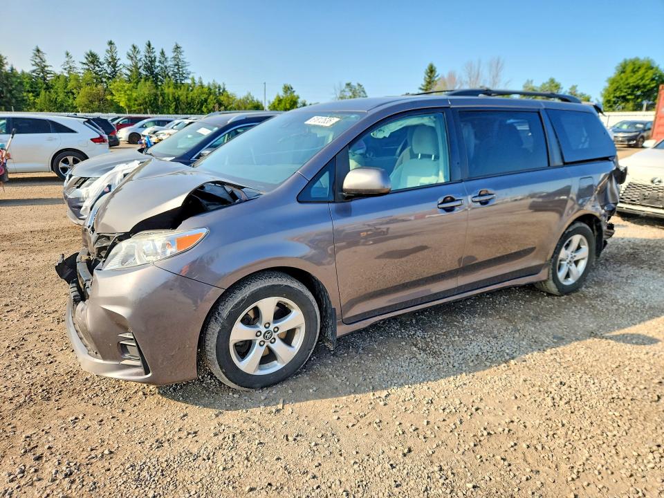Photo 1 from auction – 2018 TOYOTA SIENNA with VIN 5TDKZ3DC5JS926381