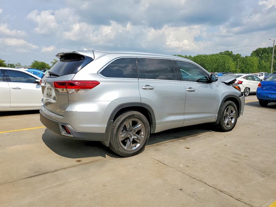 Photo 3 from auction – 2018 TOYOTA HIGHLANDER with VIN 5TDDZRFH1JS871609