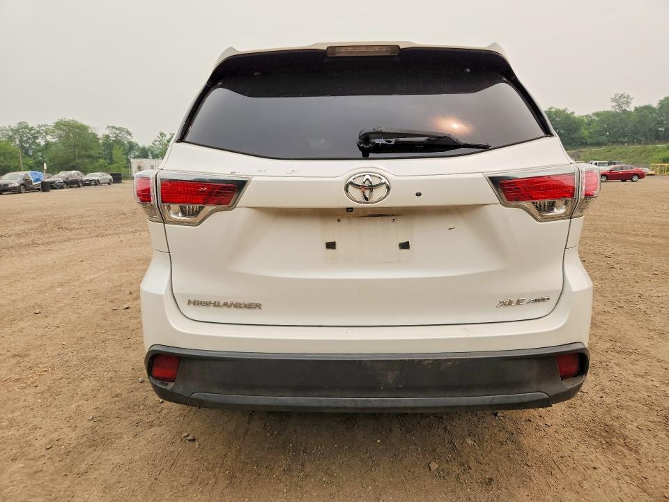 Photo 6 from auction – 2016 TOYOTA HIGHLANDER with VIN 5TDJKRFHXGS228532