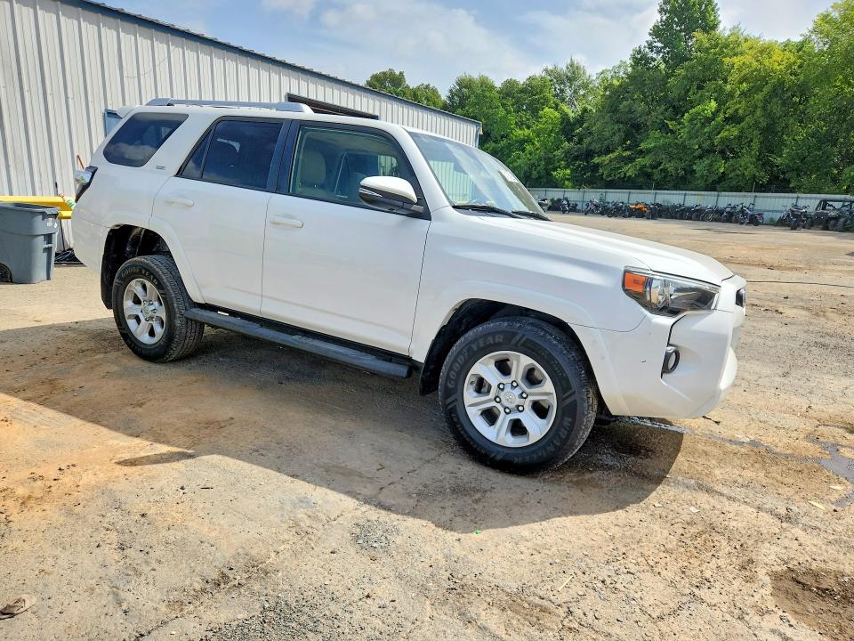Photo 4 from auction – 2016 TOYOTA 4RUNNER with VIN JTEZU5JR6G5113739