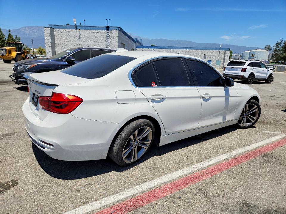 Photo 3 from auction – 2018 BMW 330 with VIN WBA8B9G50JNV00213
