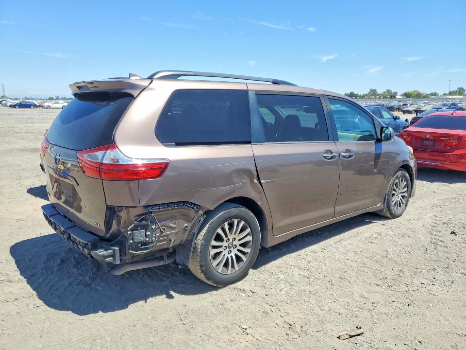 Photo 3 from auction – 2018 TOYOTA SIENNA with VIN 5TDYZ3DC3JS953170