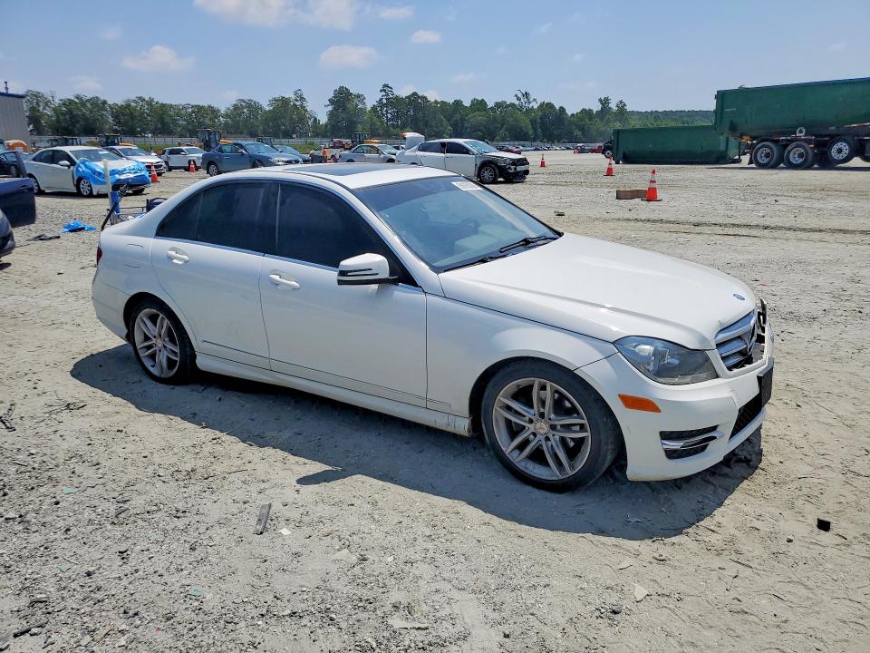 Photo 4 from auction – 2013 MERCEDES-BENZ C with VIN WDDGF4HB1DR246797