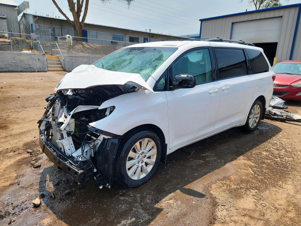 TOYOTA SIENNA 2015 with VIN 5TDJK3DC2FS125947 - Photo from auction