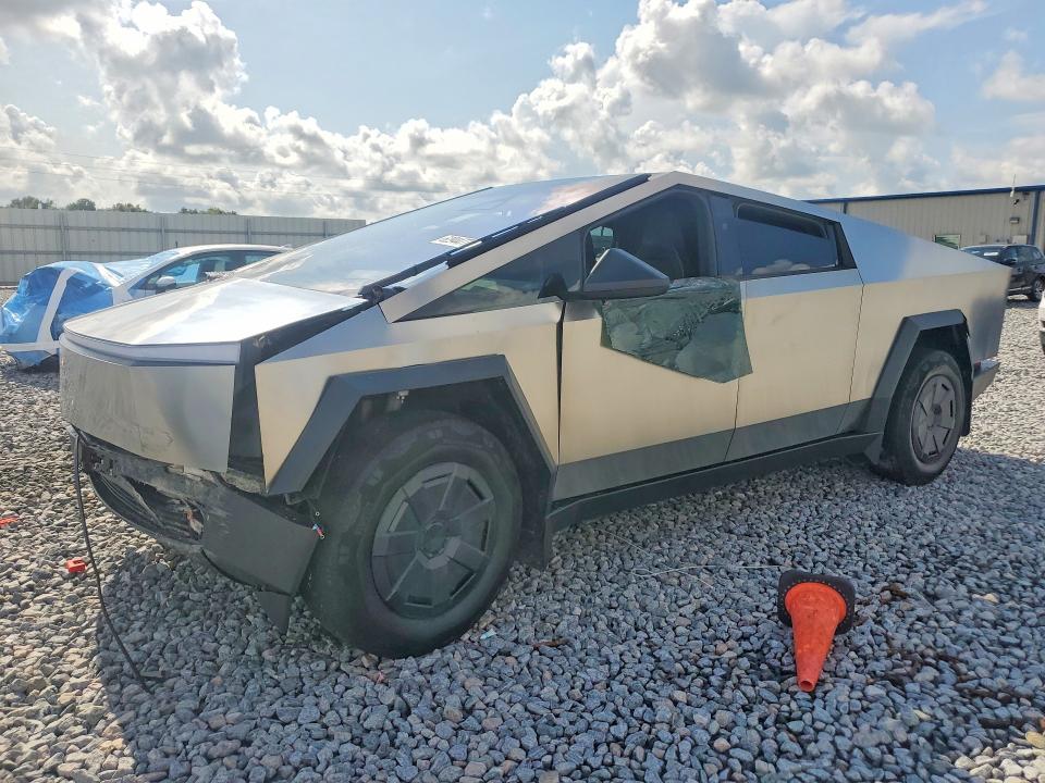 2025 TESLA CYBERTRUCK