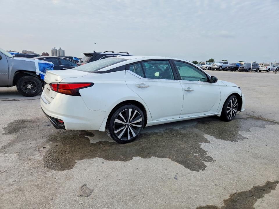 Photo 3 from auction – 2021 NISSAN ALTIMA with VIN 1N4AL4CVXMN308575