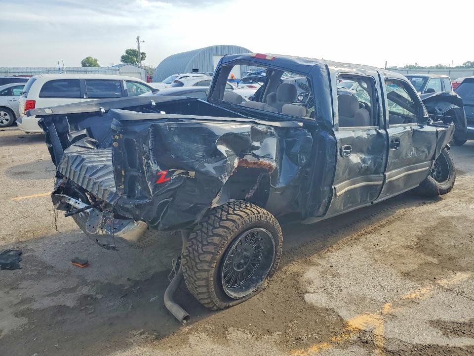 Photo 3 from auction – 2004 CHEVROLET SILVERADO with VIN 2GCEK13TX41327785