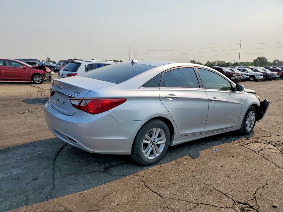 Photo 3 from auction – 2012 HYUNDAI SONATA with VIN 5NPEB4AC7CH376153