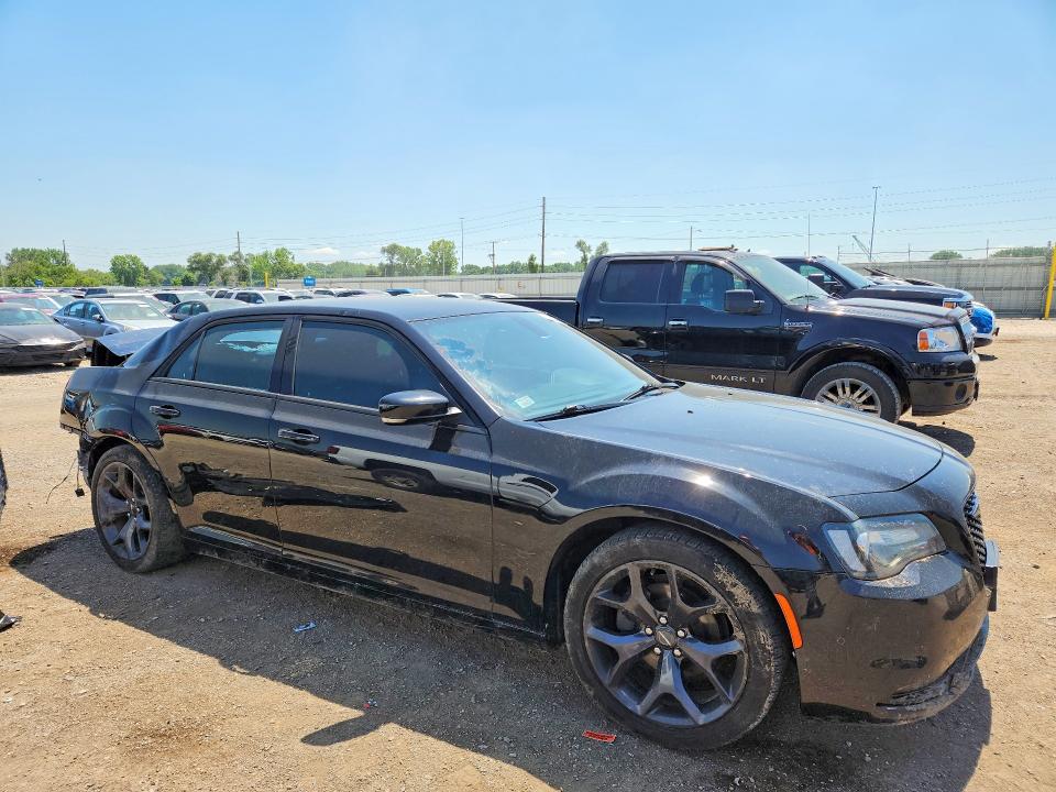 Photo 4 from auction – 2021 CHRYSLER 300 with VIN 2C3CCABG6MH545484
