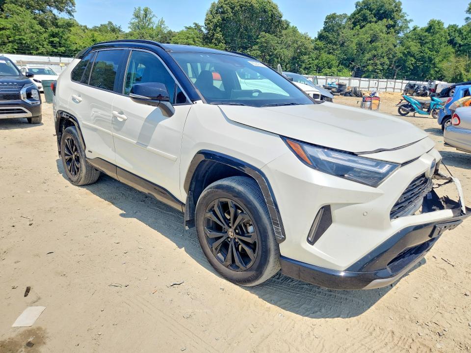 Photo 4 from auction – 2022 TOYOTA RAV4 with VIN 4T3E6RFV5NU076988