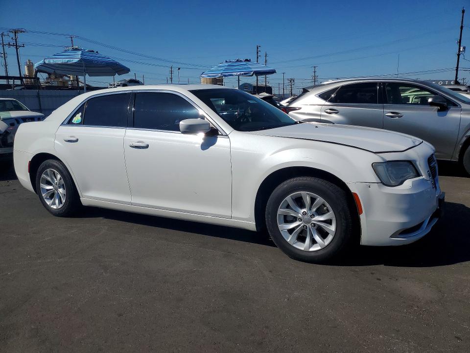 Photo 4 from auction – 2015 CHRYSLER 300 with VIN 2C3CCAAG5FH785775
