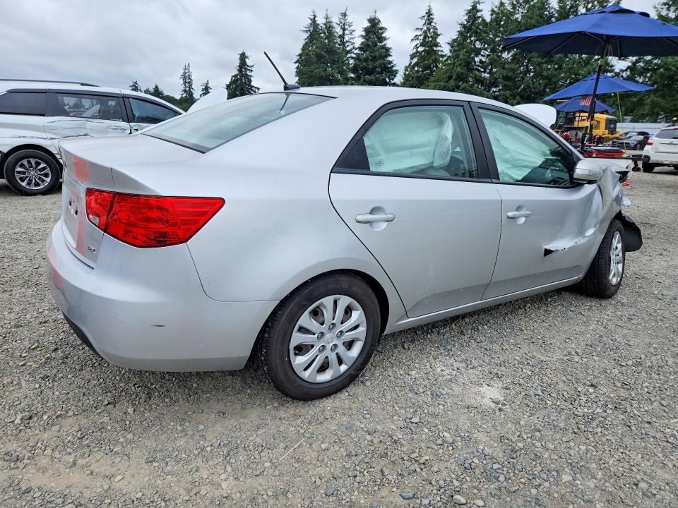Photo 3 from auction – 2010 KIA FORTE with VIN KNAFU4A25A5198596
