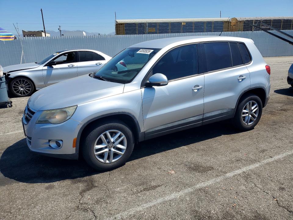 VOLKSWAGEN TIGUAN 2011 with VIN WVGAV7AX4BW538268 - Photo from auction