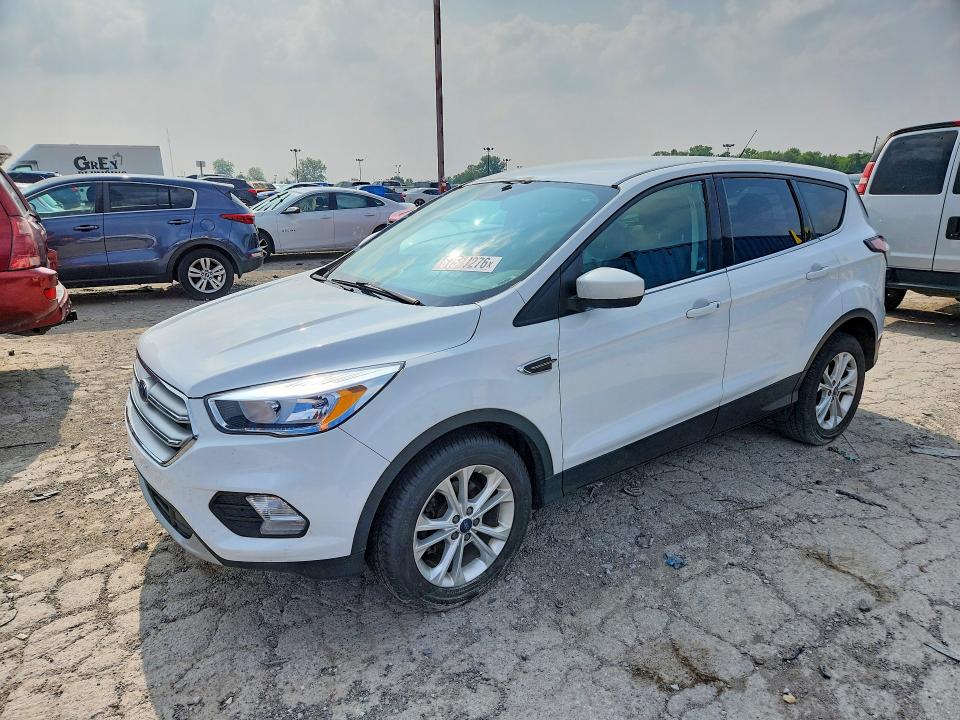 FORD ESCAPE 2017 مع رقم تعريف المركبة 1FMCU0GD1HUE90085 - صورة من المزاد