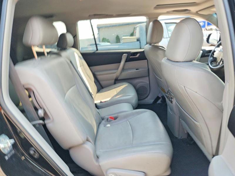 Photo 11 from auction – 2011 TOYOTA HIGHLANDER with VIN 5TDBK3EH2BS078458