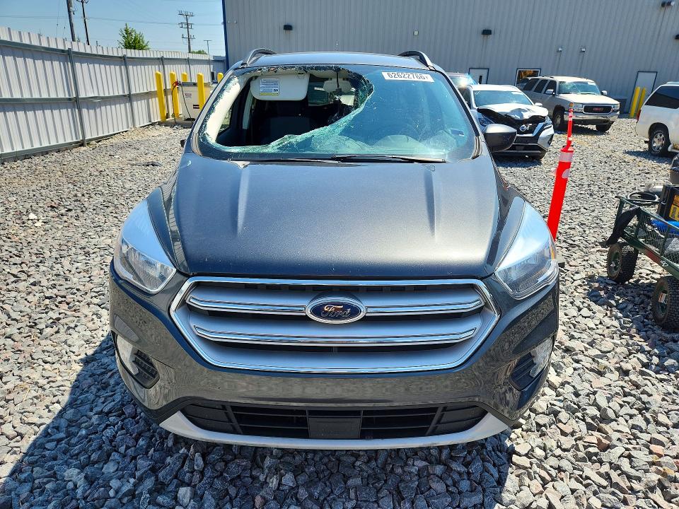 Photo 5 from auction – 2018 FORD ESCAPE with VIN 1FMCU9GD0JUC11770