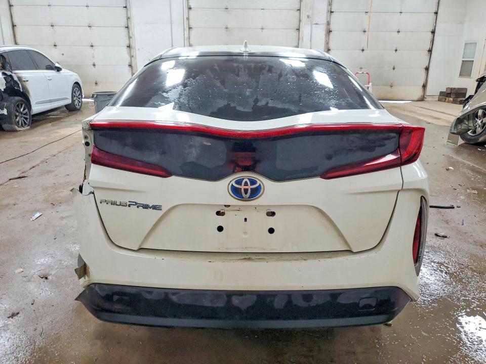 Photo 6 from auction – 2017 TOYOTA PRIUS PRIME with VIN JTDKARFP6H3024019