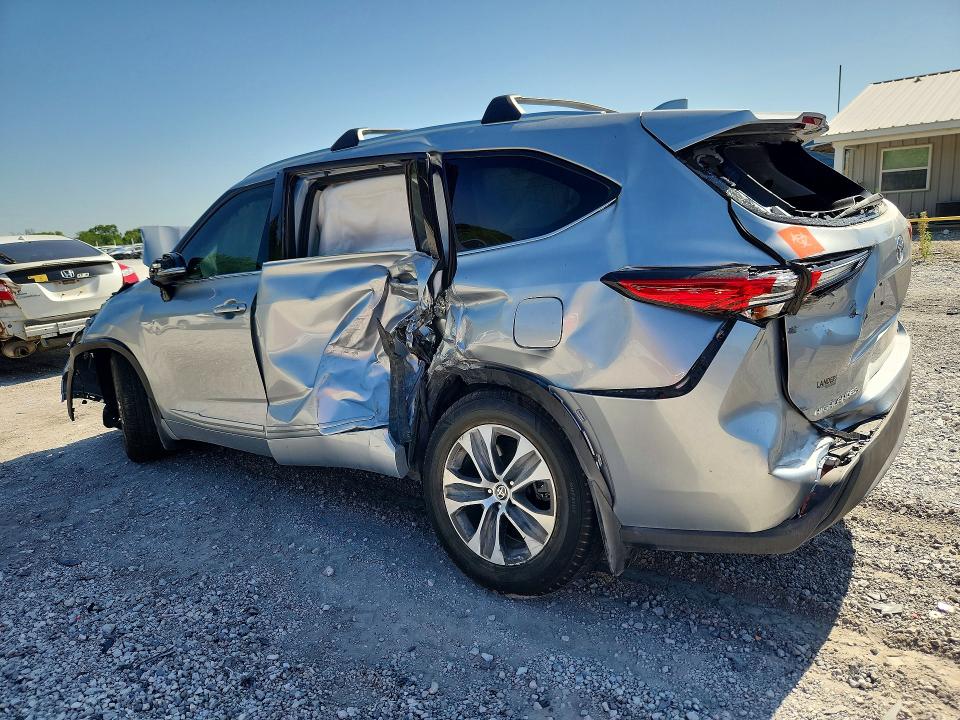 Photo 2 from auction – 2021 TOYOTA HIGHLANDER with VIN 5TDGZRAH2MS033971
