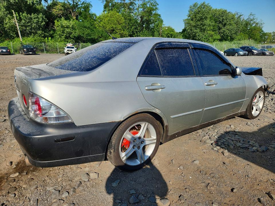 Photo 3 from auction – 2001 LEXUS IS with VIN JTHBD182210011722
