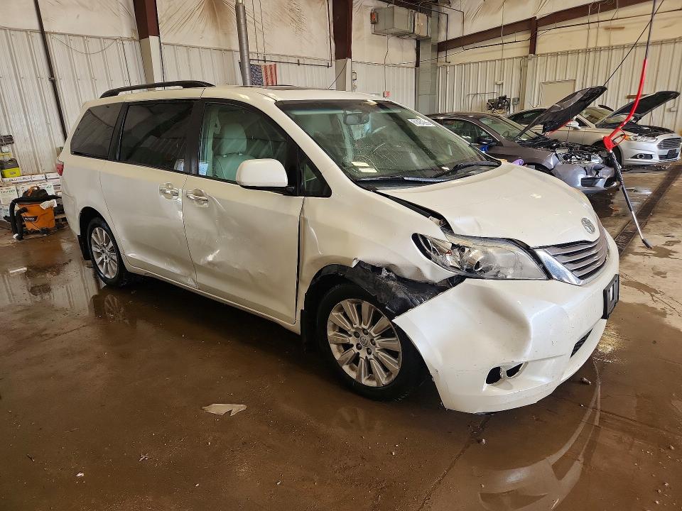 Photo 4 from auction – 2015 TOYOTA SIENNA with VIN 5TDDK3DC1FS108585