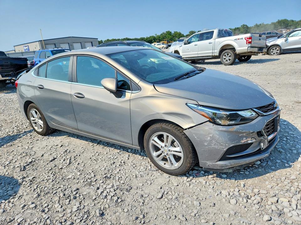Photo 4 from auction – 2017 CHEVROLET CRUZE with VIN 1G1BE5SM2H7157015