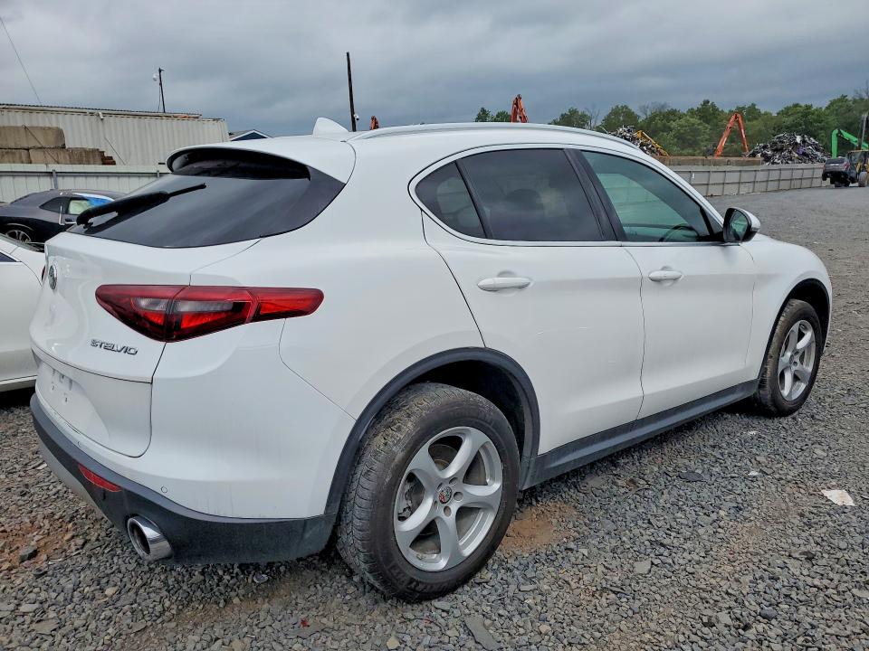 Photo 3 from auction – 2019 ALFA ROMEO STELVIO with VIN ZASPAJAN3K7C71311