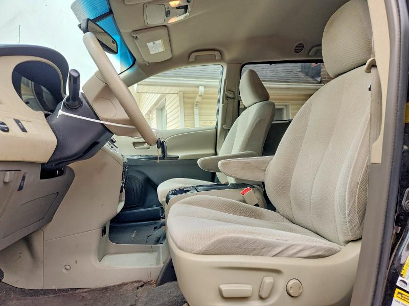Photo 7 from auction – 2011 TOYOTA SIENNA with VIN 5TDKK3DC3BS079852
