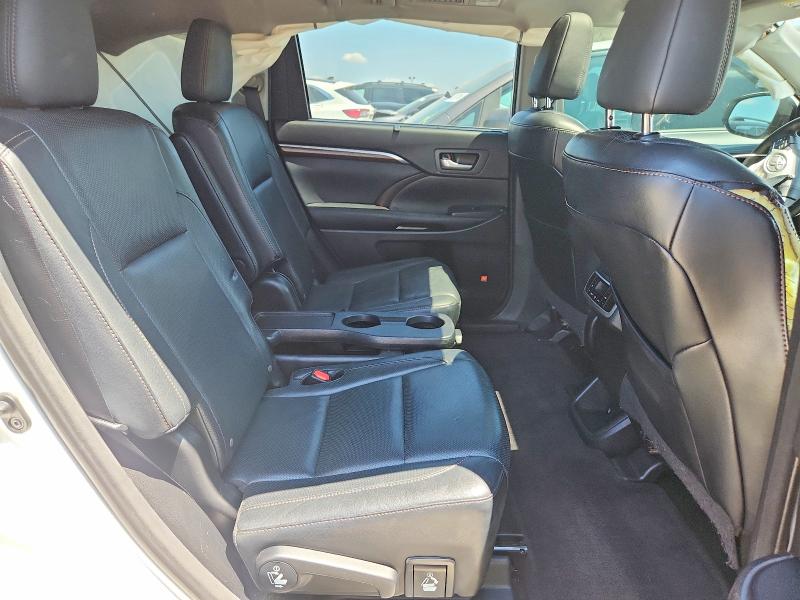 Photo 11 from auction – 2015 TOYOTA HIGHLANDER with VIN 5TDDKRFH5FS219751