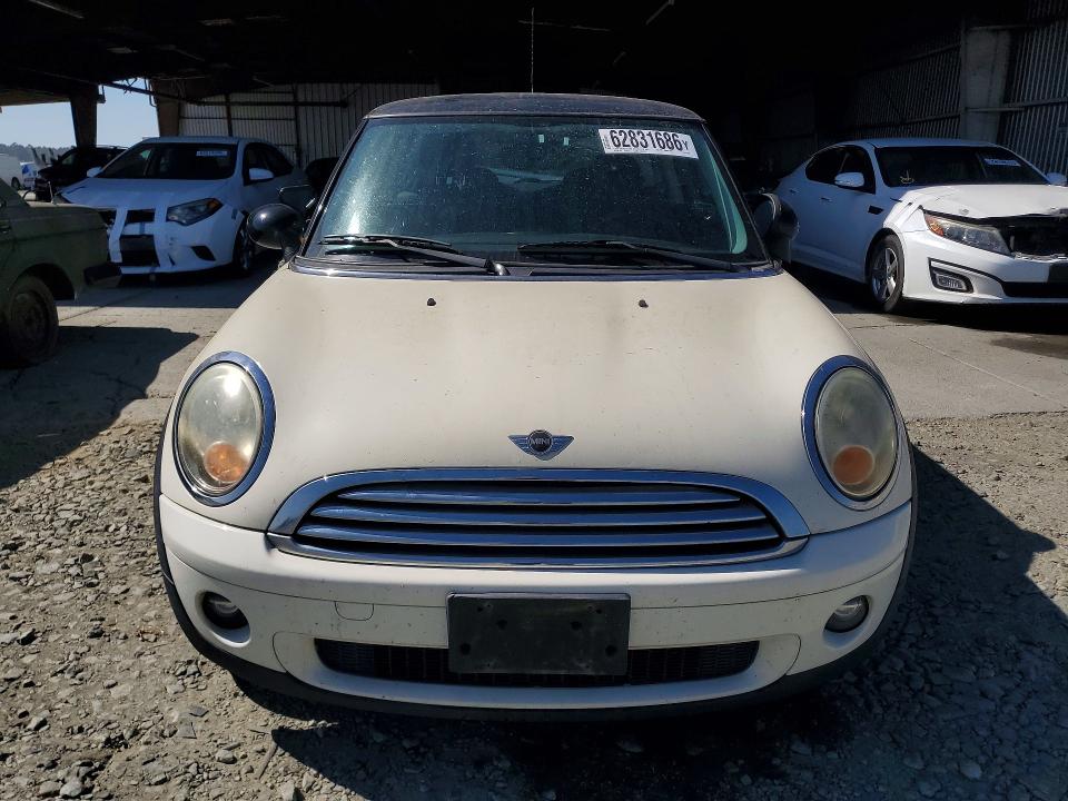 Photo 5 from auction – 2009 MINI COOPER with VIN WMWMF335X9TU75740