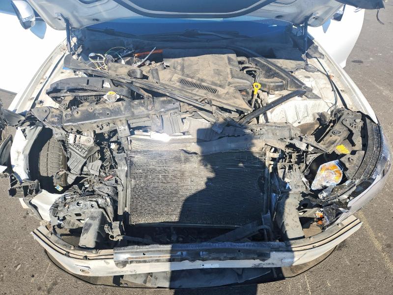 Photo 11 from auction – 2015 HYUNDAI GENESIS with VIN KMHGN4JE3FU048980