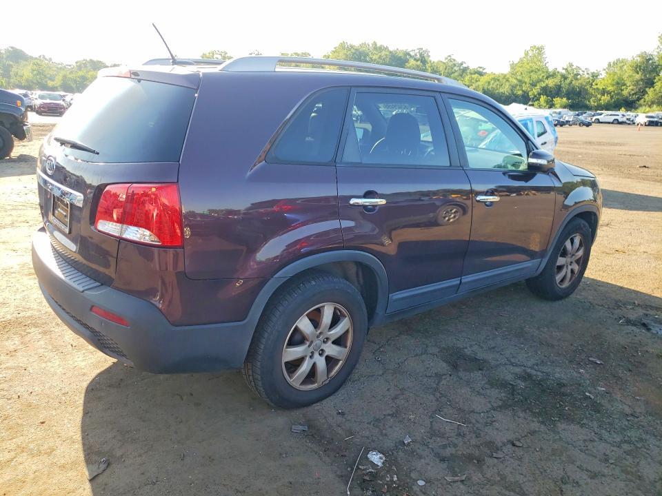 Photo 3 from auction – 2013 KIA SORENTO with VIN 5XYKT4A65DG329917