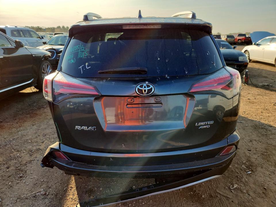 Photo 6 from auction – 2018 TOYOTA RAV4 with VIN JTMDFREV9JD253899