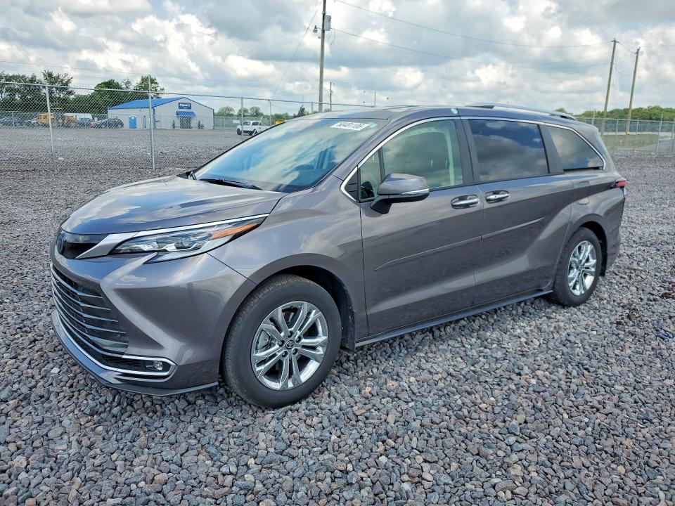 TOYOTA SIENNA 2023 with VIN 5TDESKFC8PS097923 - Photo from auction