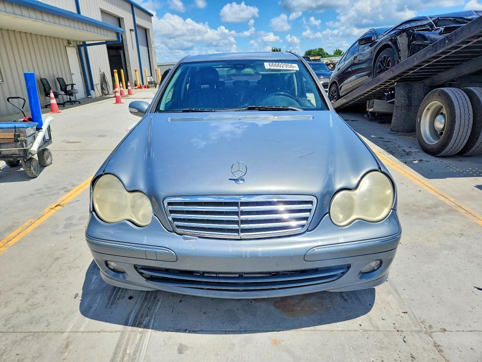 Photo 5 from auction – 2005 MERCEDES-BENZ C with VIN WDBRF81J75F671373
