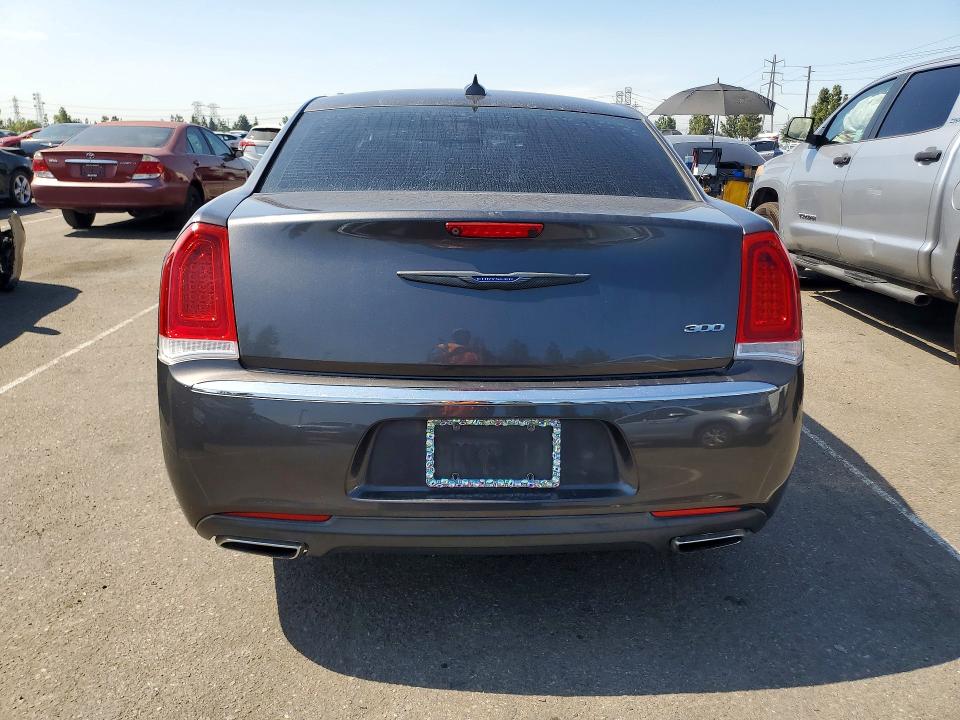 Photo 6 from auction – 2019 CHRYSLER 300 with VIN 2C3CCAEGXKH536747