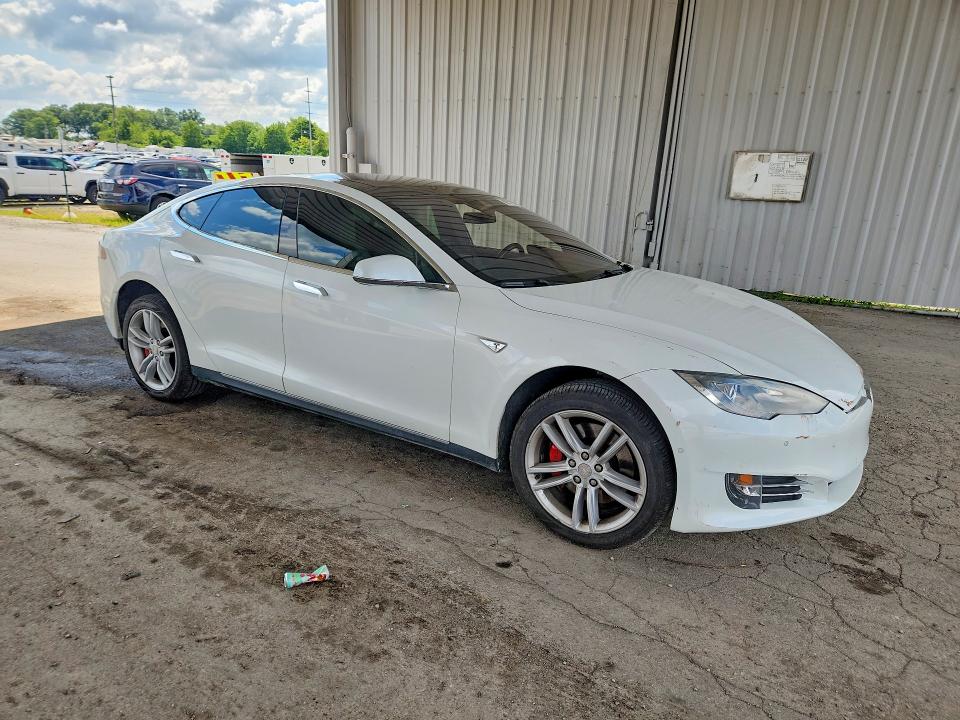 Photo 4 from auction – 2016 TESLA MODEL S with VIN 5YJSA1E27GF128429