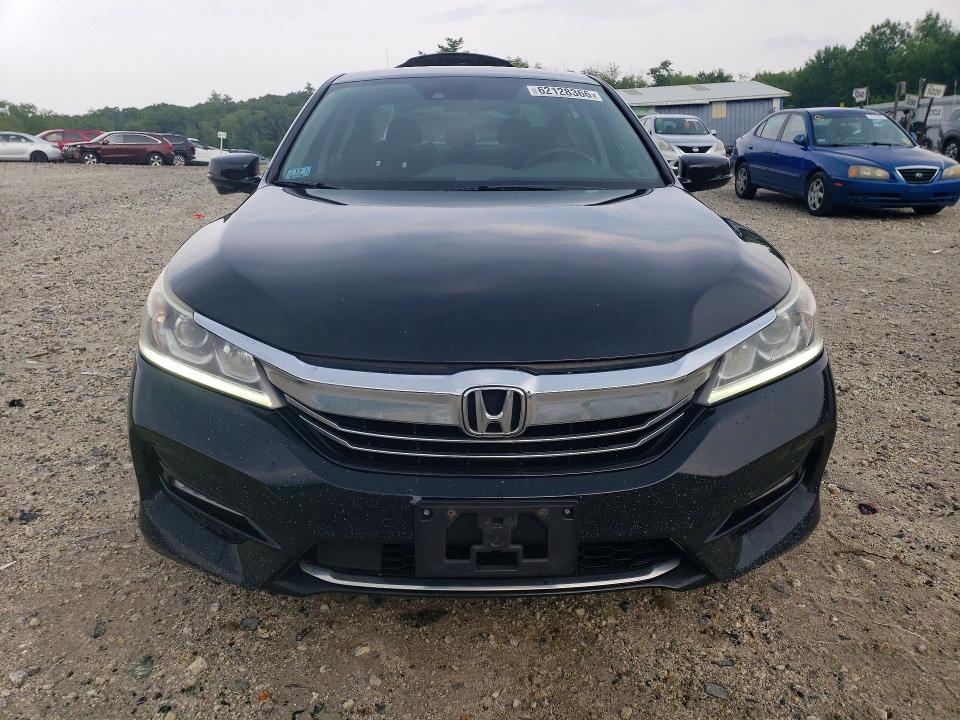 Photo 5 from auction – 2017 HONDA ACCORD with VIN JHMCR6F39HC015418