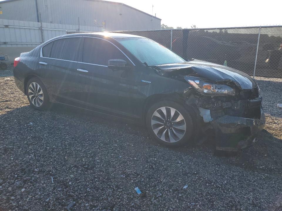 Photo 4 from auction – 2015 HONDA ACCORD with VIN 1HGCR6F53FA007442