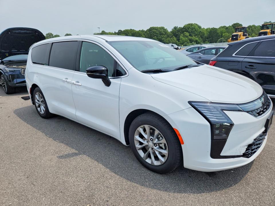 Photo 4 from auction – 2027 CHRYSLER PACIFICA with VIN 2C4RC1GG9VR567778
