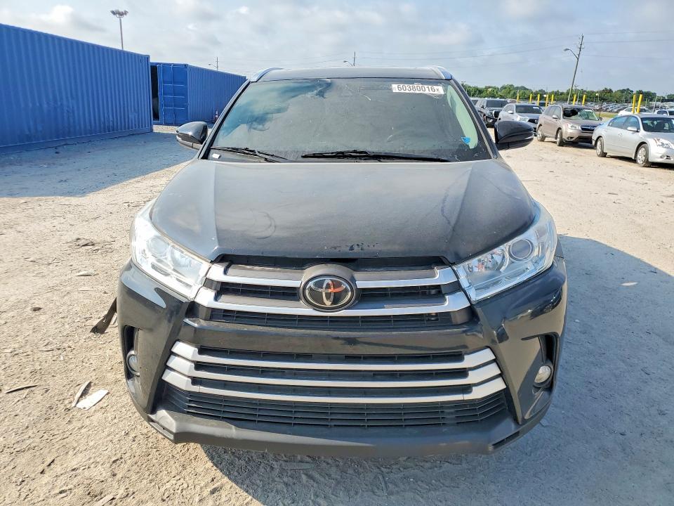 Снимка 5 от търг – 2018 TOYOTA HIGHLANDER с VIN 5TDJZRFH9JS838134