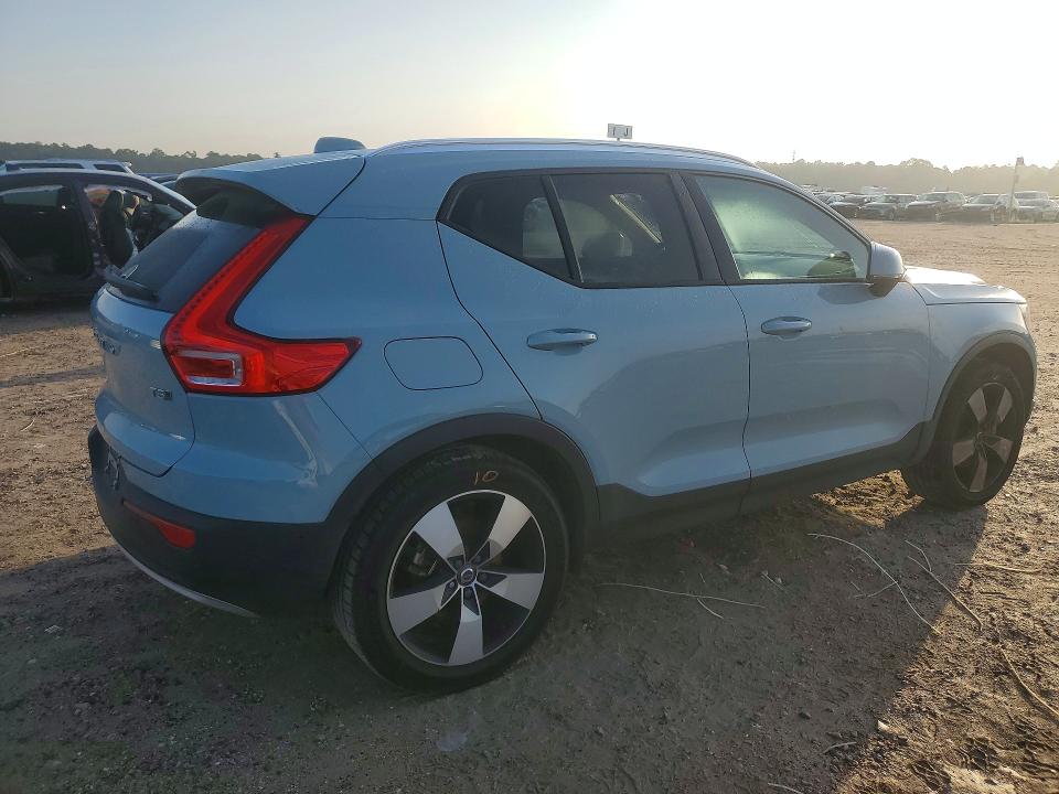 Photo 3 from auction – 2019 VOLVO XC40 with VIN YV4162XZ4K2020579