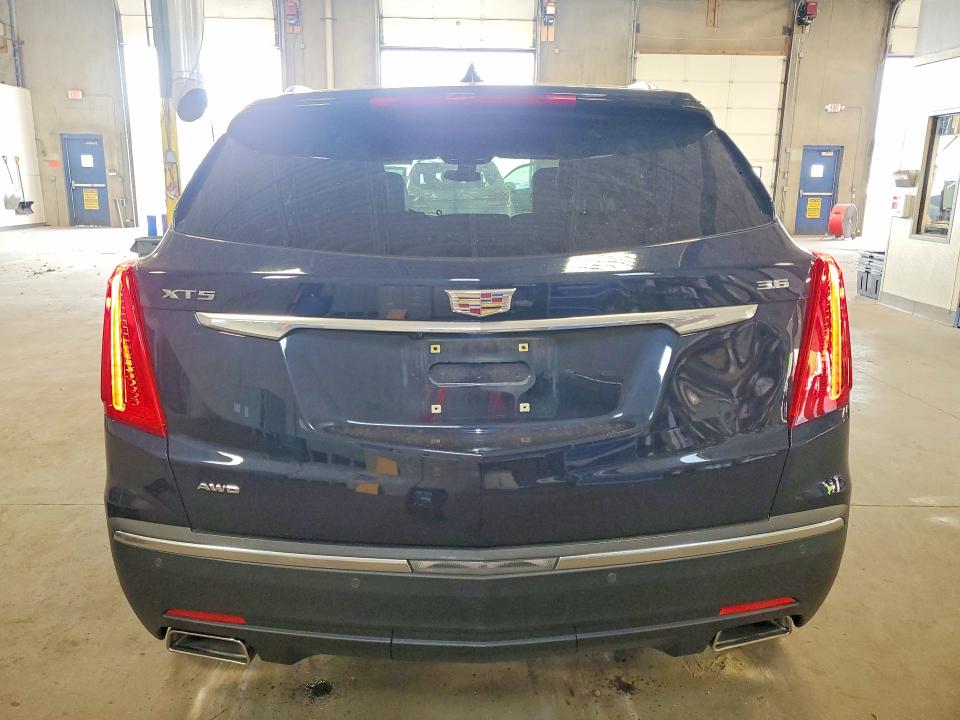 Photo 6 from auction – 2017 CADILLAC XT5 with VIN 1GYKNERS8HZ219138