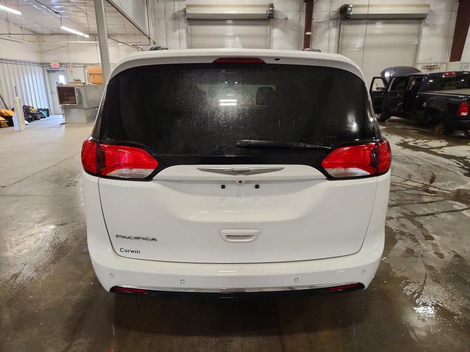 Photo 6 from auction – 2017 CHRYSLER PACIFICA with VIN 2C4RC1BG6HR613076
