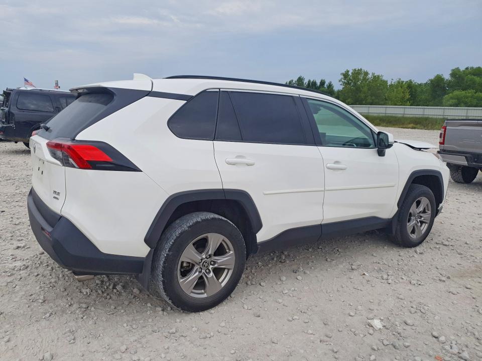 Photo 3 from auction – 2022 TOYOTA RAV4 with VIN 2T3P1RFV7NC309861