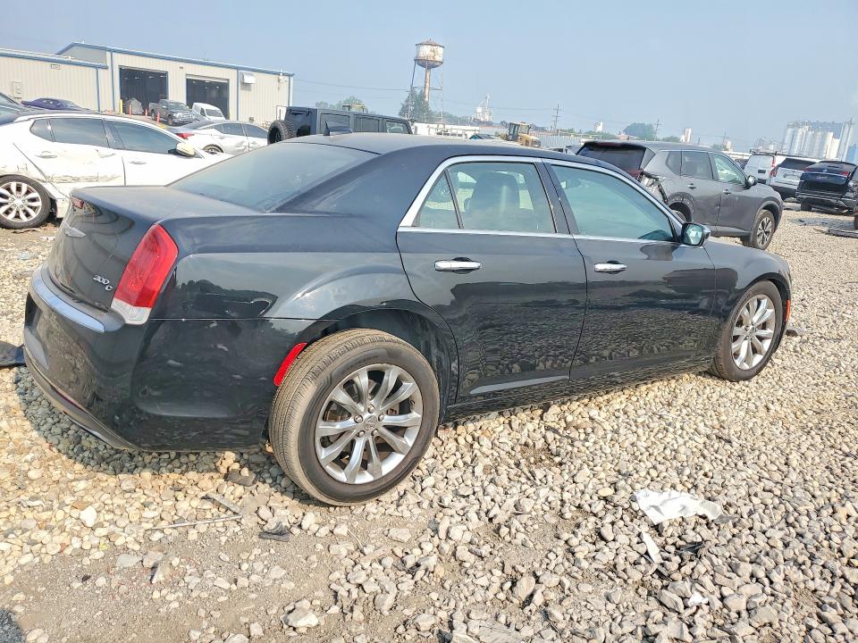 Photo 3 from auction – 2016 CHRYSLER 300C with VIN 2C3CCAKG3GH261704