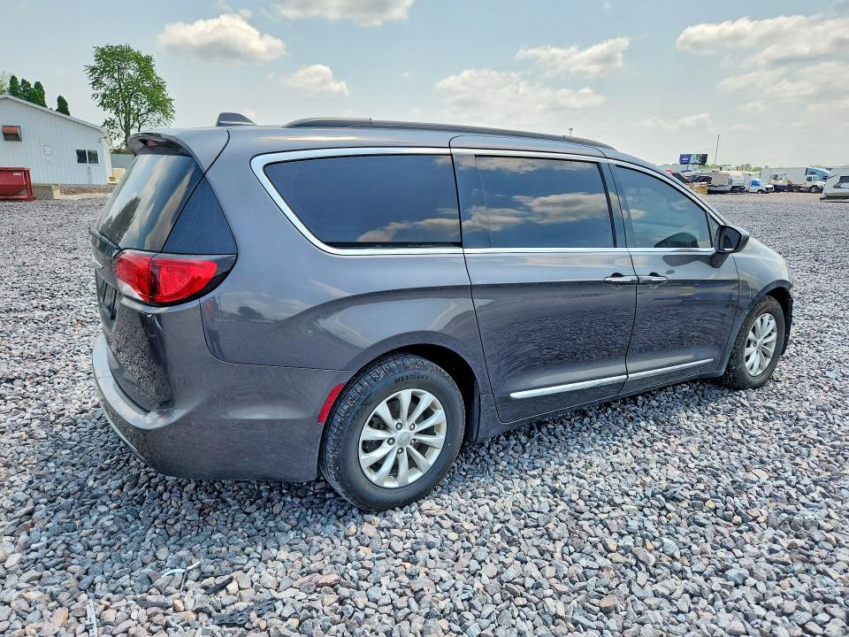 Photo 3 from auction – 2017 CHRYSLER PACIFICA with VIN 2C4RC1BG6HR771840