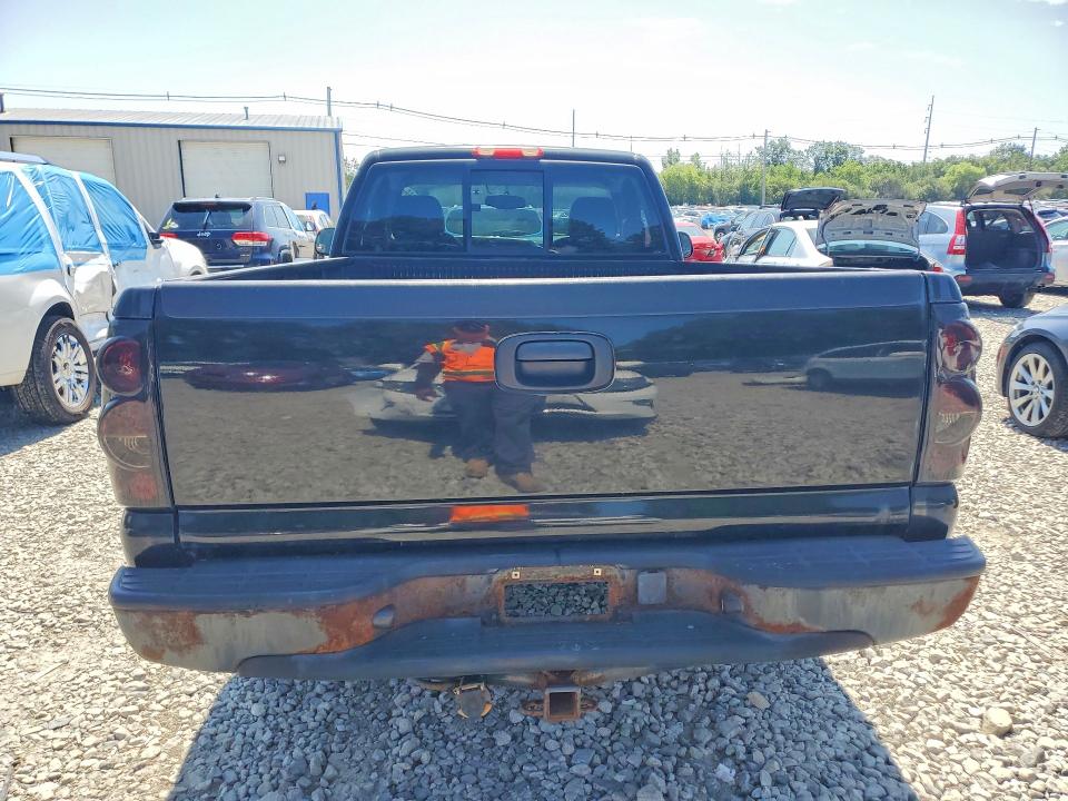 Photo 6 from auction – 2005 CHEVROLET SILVERADO with VIN 1GCEK14V55E190237