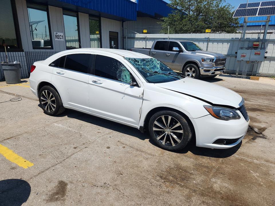 Photo 4 from auction – 2013 CHRYSLER 200 with VIN 1C3CCBBB0DN600660