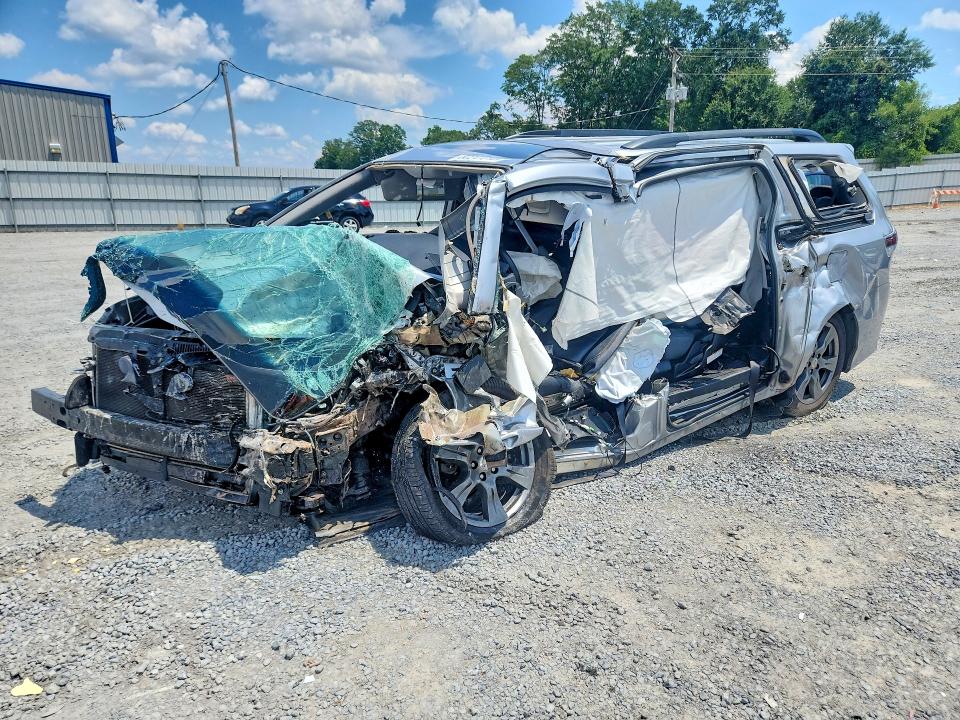 Photo 1 from auction – 2017 TOYOTA SIENNA with VIN 5TDXZ3DC4HS892241